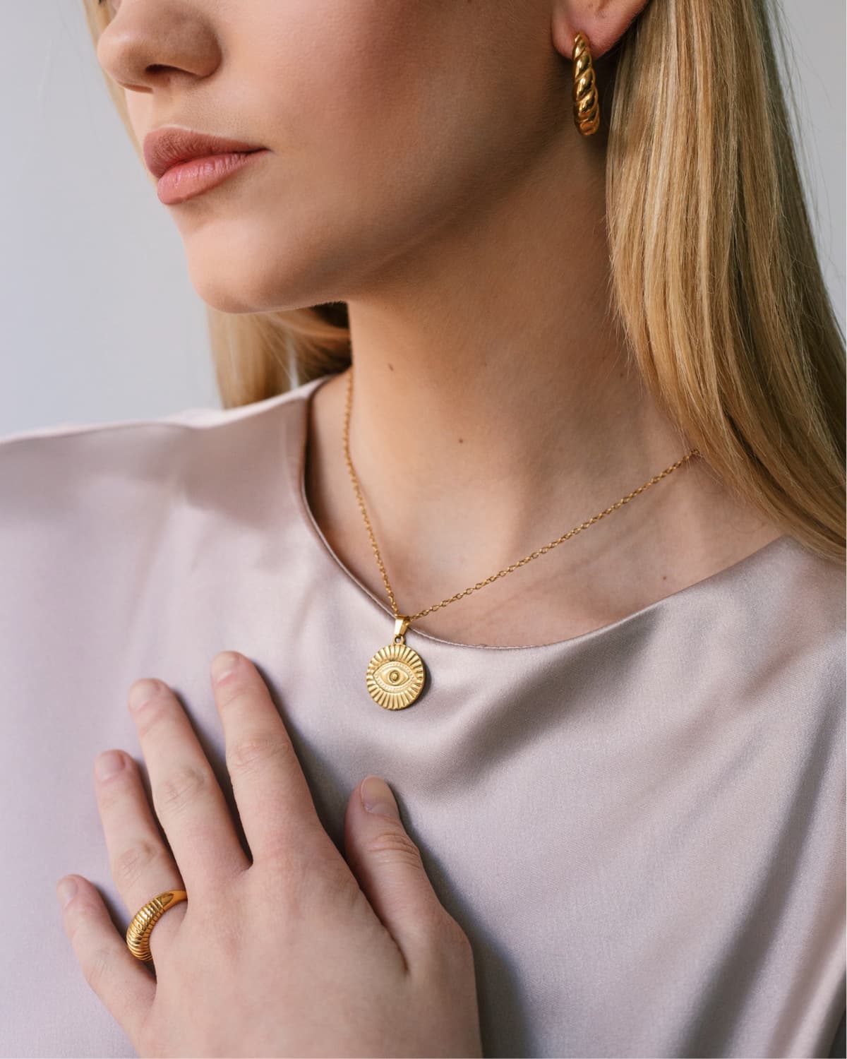 SIGHT NECKLACE